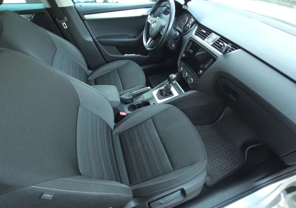 Skoda Octavia cena 48000 przebieg: 200000, rok produkcji 2018 z Woźniki małe 781